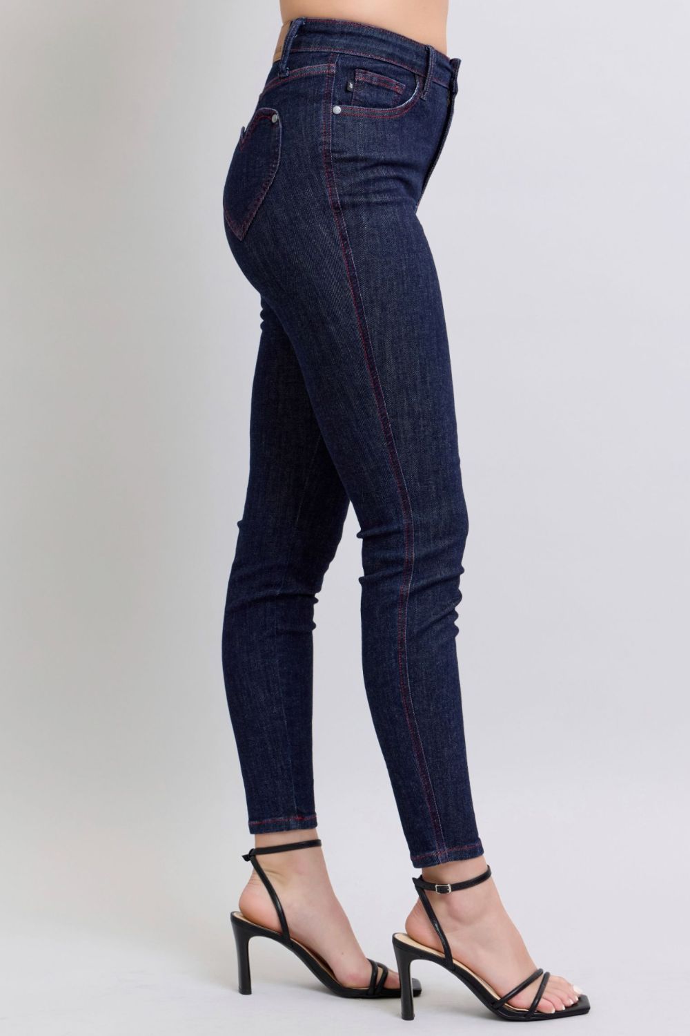 Judy Blue | Heart Shaped Back Pockets Skinny Jeans