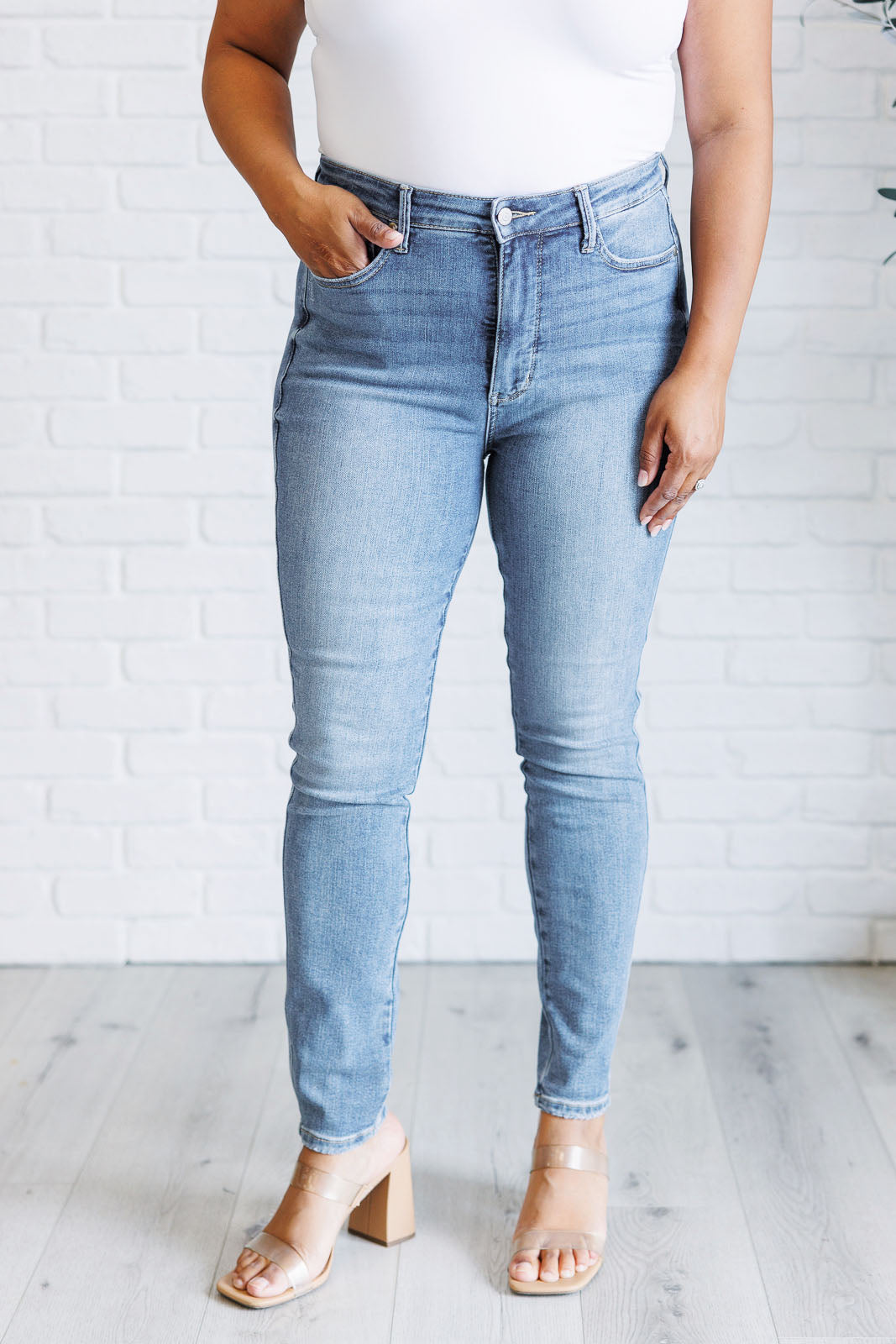 Judy Blue | Justine High Rise Control Top Contrast Wash Skinny Jeans