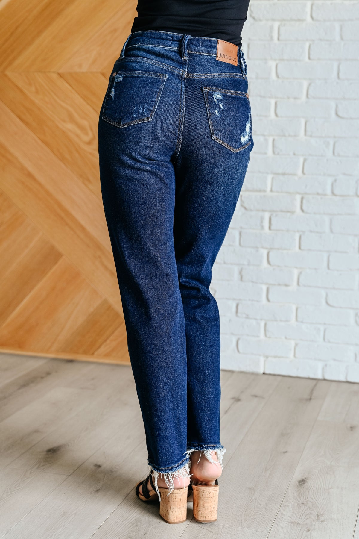 Judy Blue | Montana High Rise Rigid Magic Distressed Straight Jeans