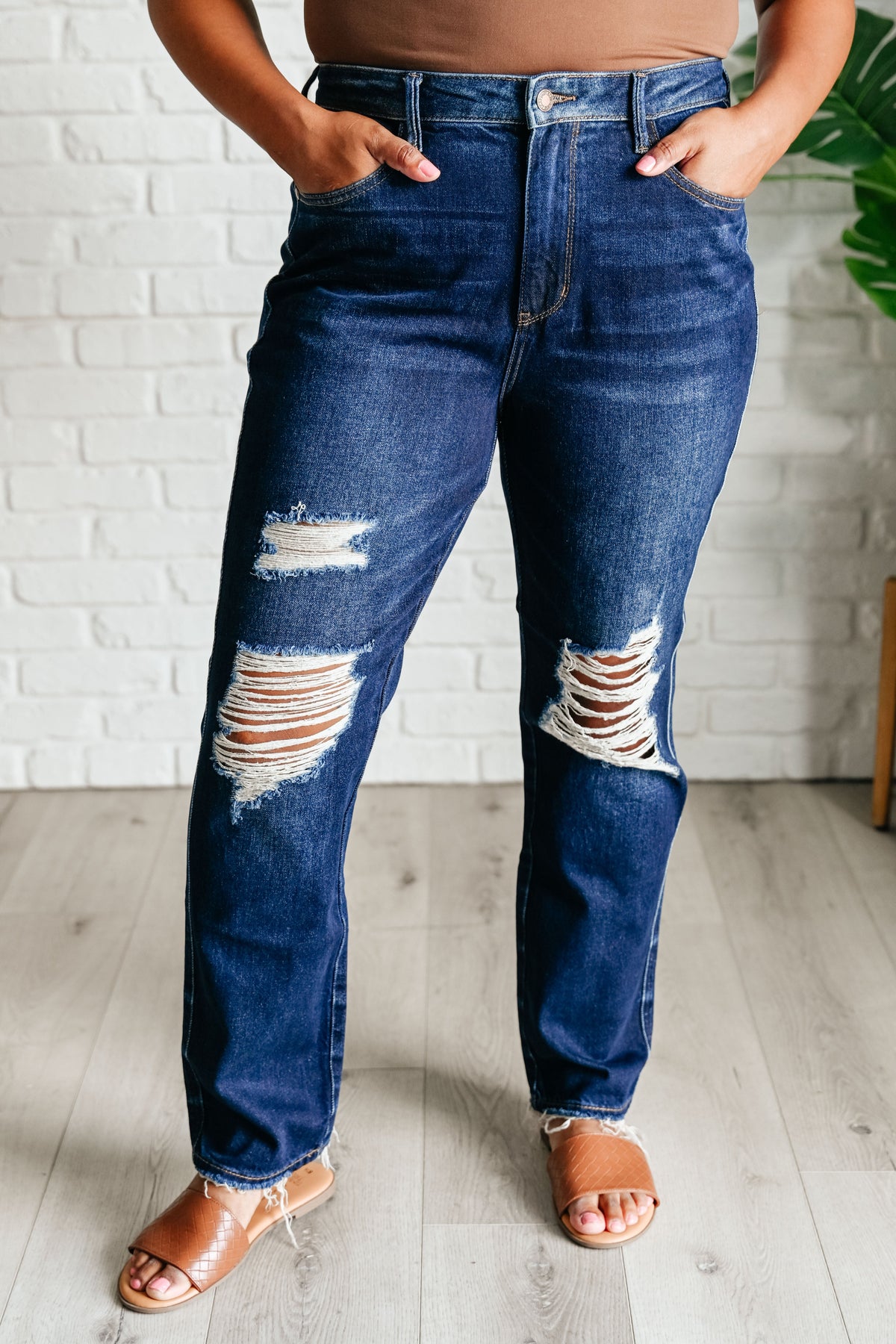 Judy Blue | Montana High Rise Rigid Magic Distressed Straight Jeans