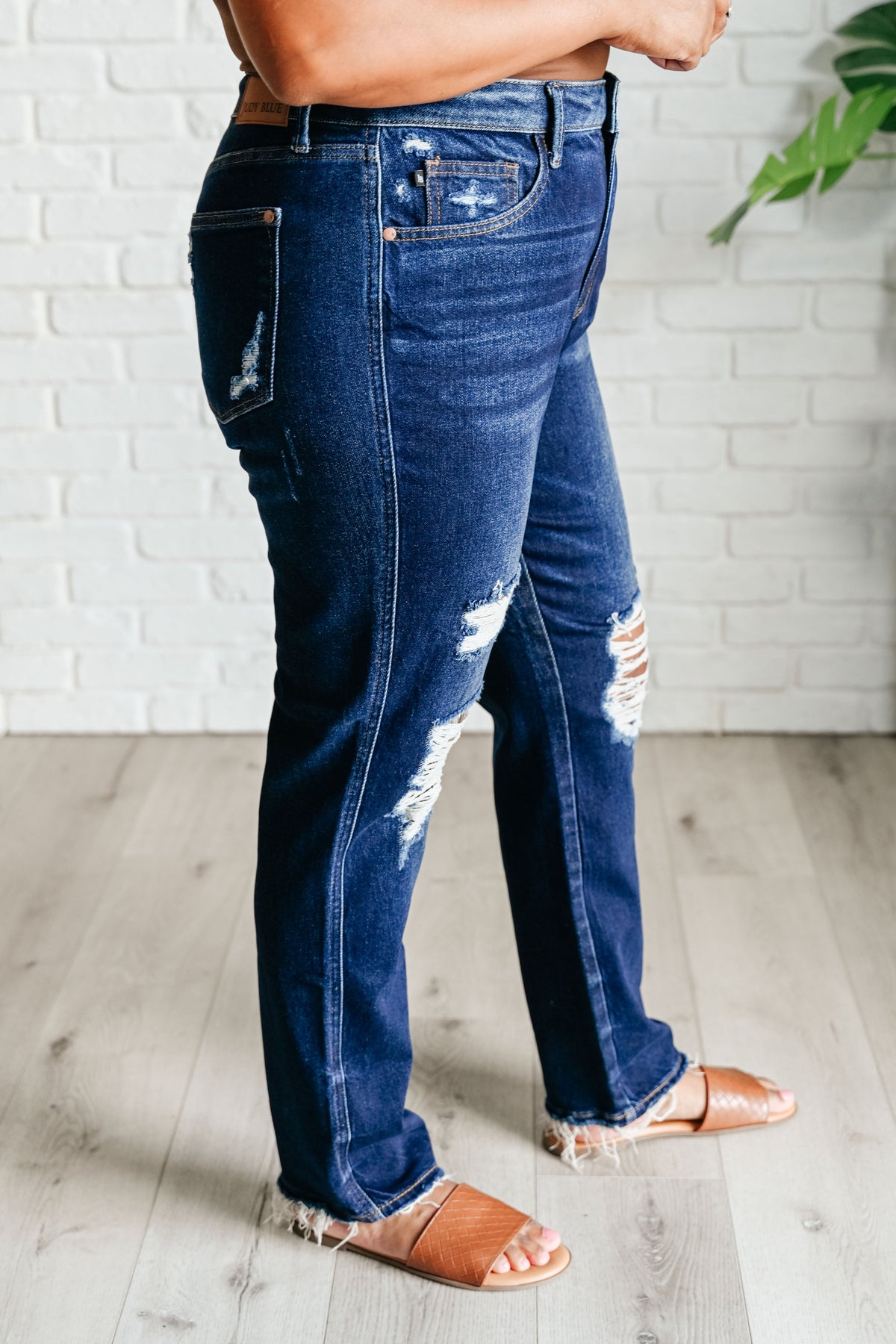 Judy Blue | Montana High Rise Rigid Magic Distressed Straight Jeans