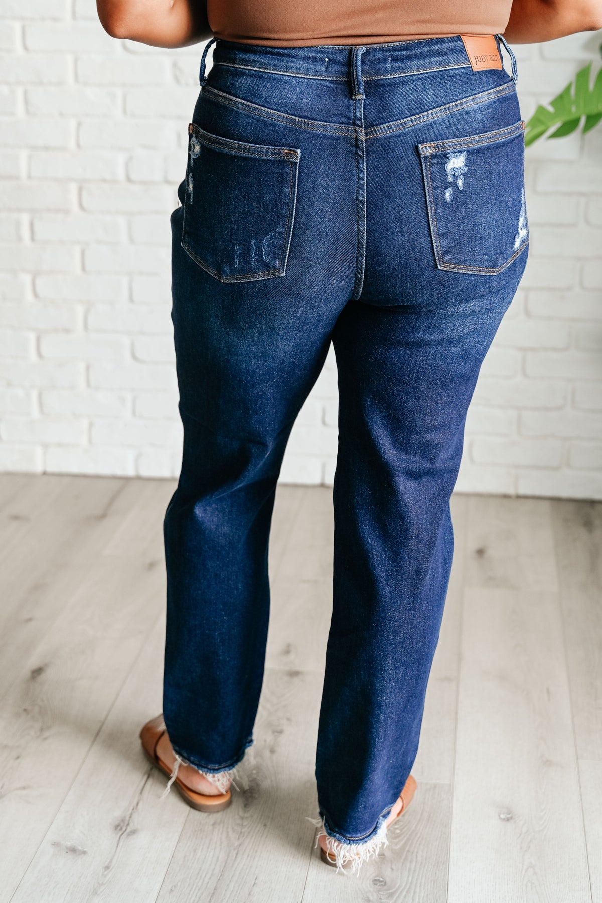 Judy Blue | Montana High Rise Rigid Magic Distressed Straight Jeans