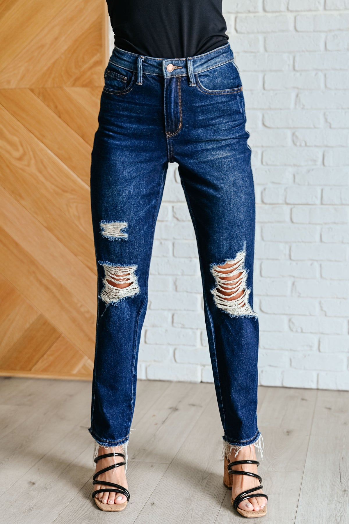 Judy Blue | Montana High Rise Rigid Magic Distressed Straight Jeans