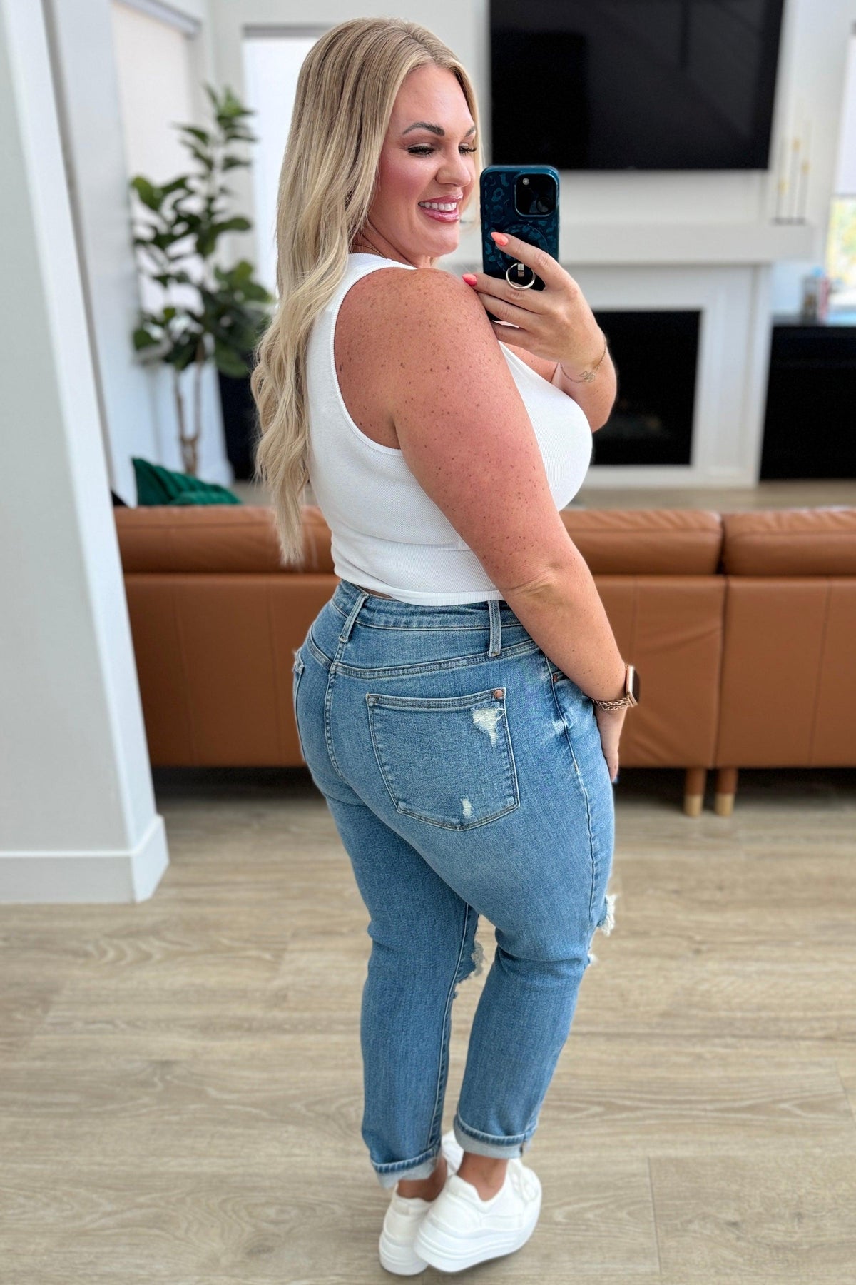 Judy Blue | Frankie High Waist Distressed Boyfriend Jeans - becauseofadi