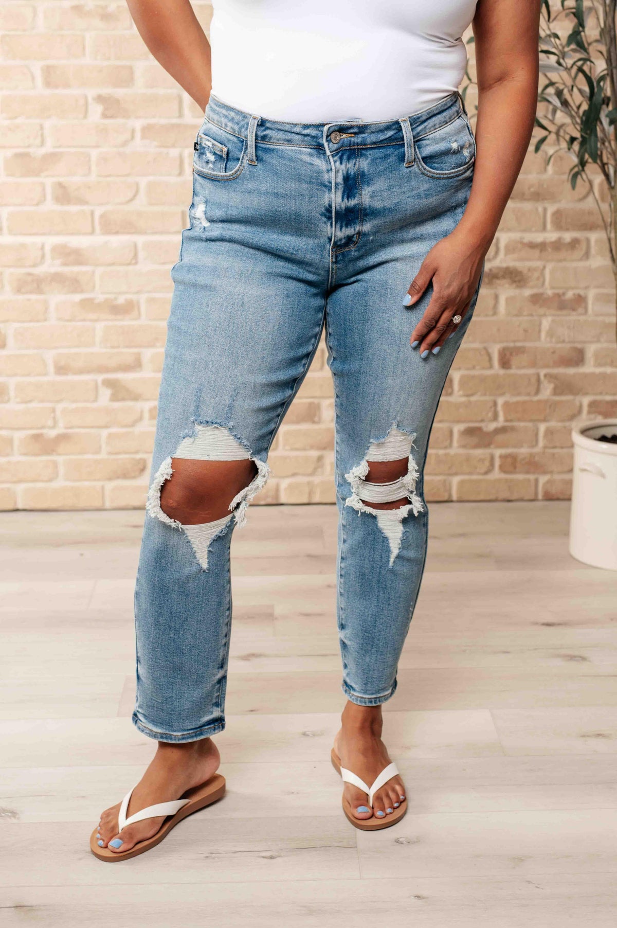 Judy Blue | Frankie High Waist Distressed Boyfriend Jeans - becauseofadi