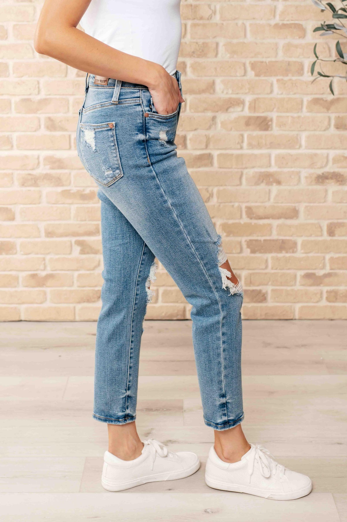 Judy Blue | Frankie High Waist Distressed Boyfriend Jeans - becauseofadi