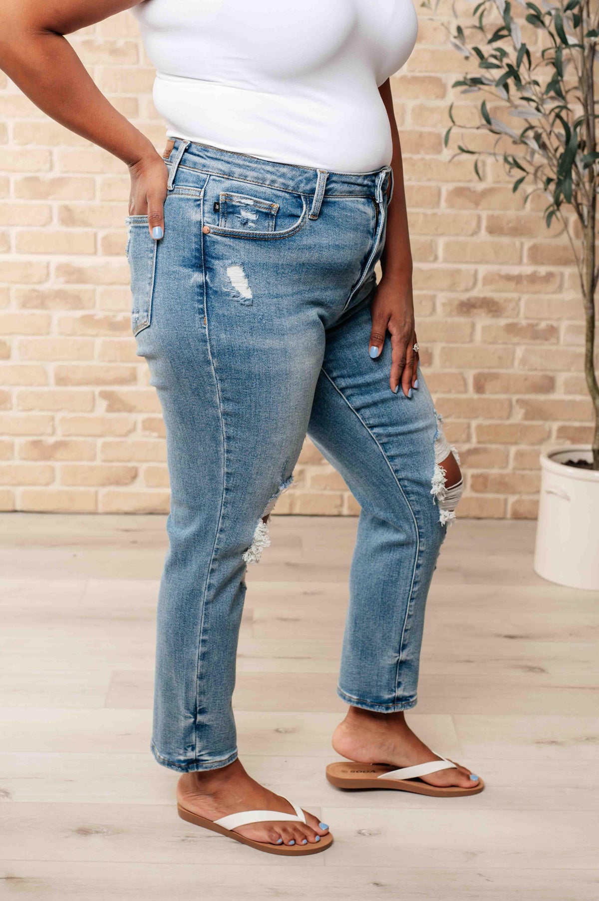 Judy Blue | Frankie High Waist Distressed Boyfriend Jeans - becauseofadi