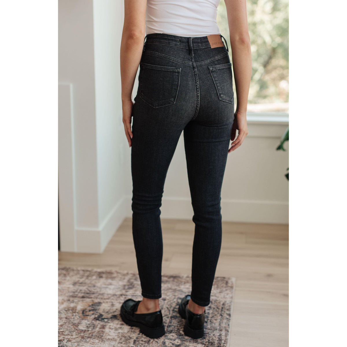 Judy Blue | Octavia High Rise Control Top Skinny Jeans in Washed Black - becauseofadi