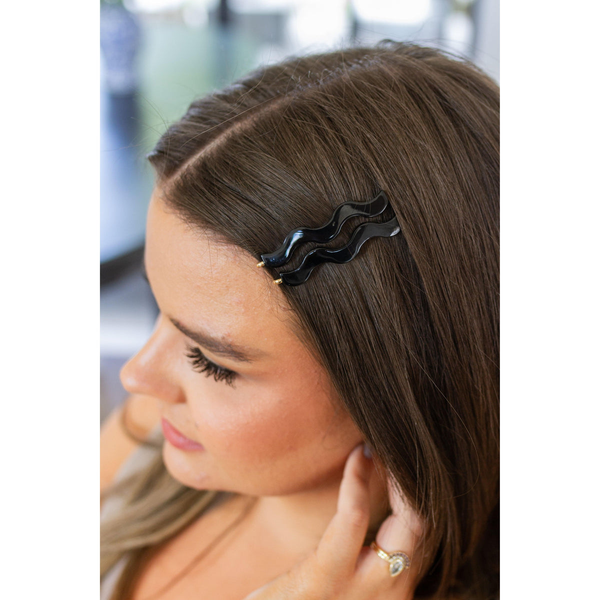 Sleek Waves Hair Clip in Black - becauseofadi